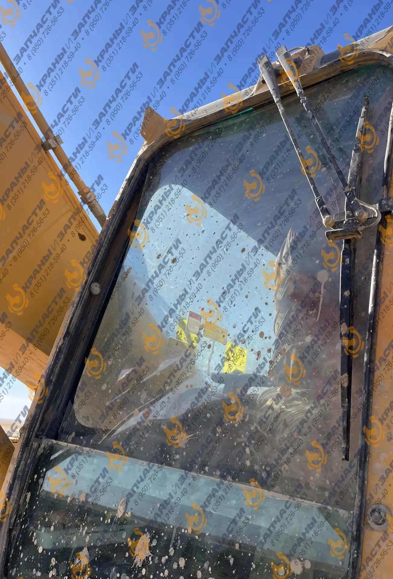 Стекло 11211163 лобовое (верхнее) 820×1030 экскаватора SDLG E6210F, закаленное