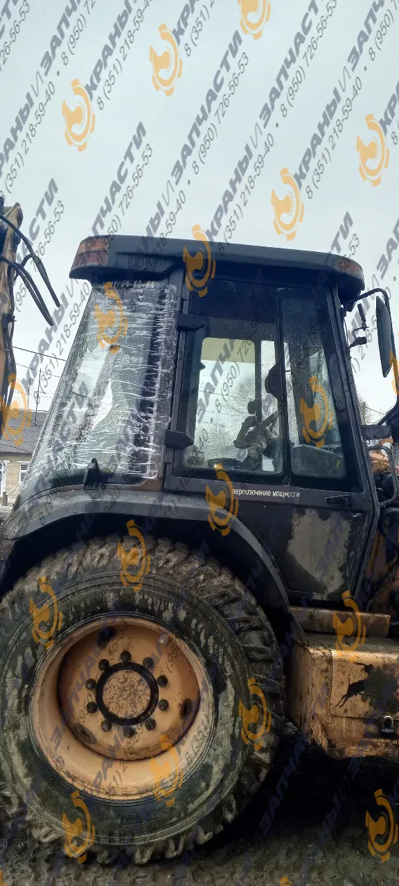 Стекло боковое правое на Case 590MPS  (триплекс)