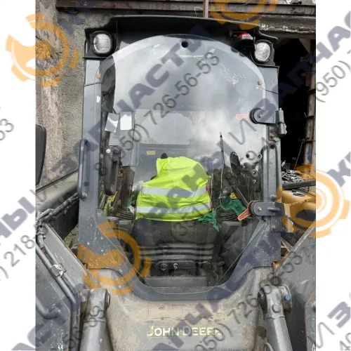 Стекло лобовое T312628 1155х450/ 1135х402, 11/9 отв. 2018 г. John Deere 312GR–328D
