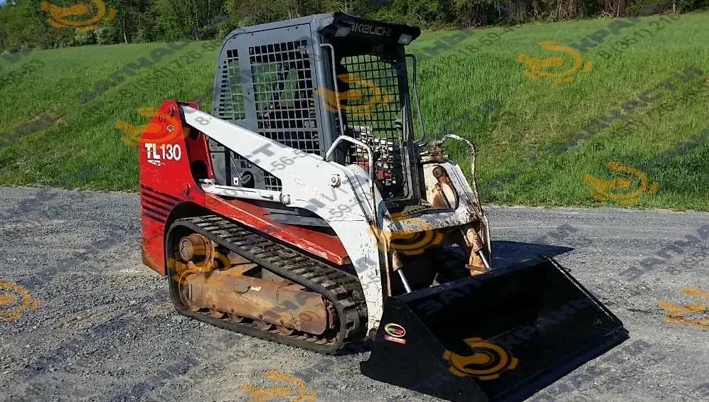 Стекло кузовное правое в рамке подвижное верхние ближе к лобовому стеклу для мини-погрузчика Takeuchi Tl130, Tl140