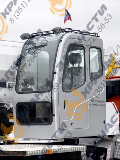 Стекло боковое глухое(правое) 800х400 автокрана Челябинец КАБИНА RSJ (Китай)