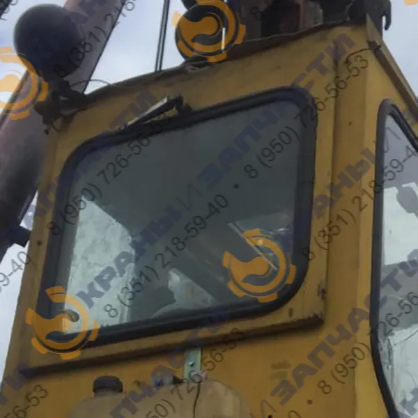 Стекло лючка кабины на бурильно-сваебойный комплекс БМ-811 на базе &quot;УРАЛ&quot;